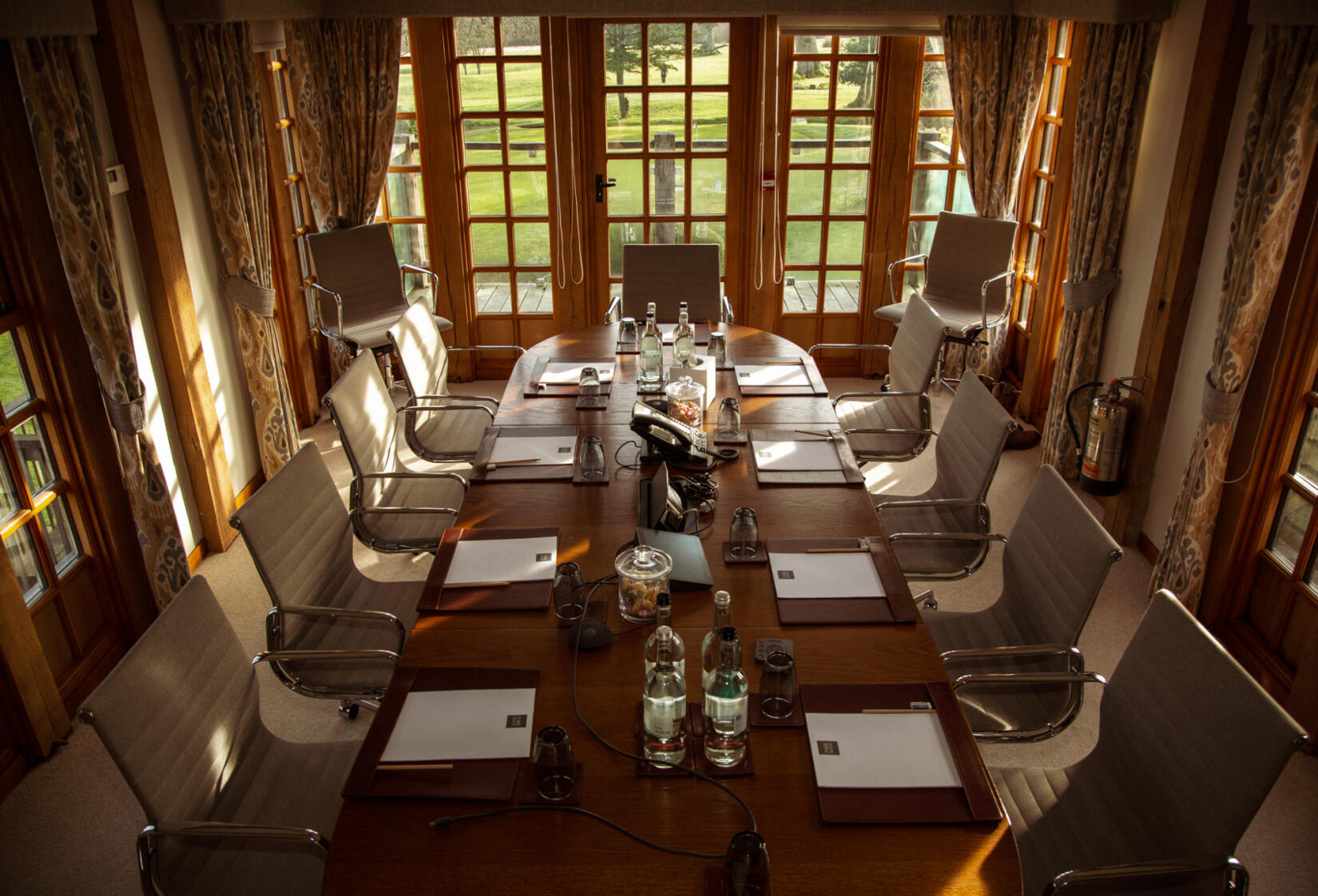 An image of a meeting room