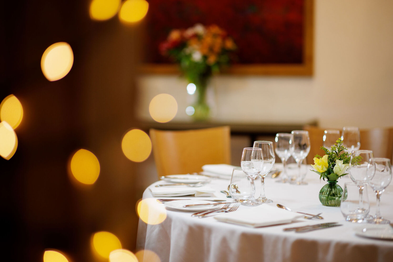 Table setting with flower