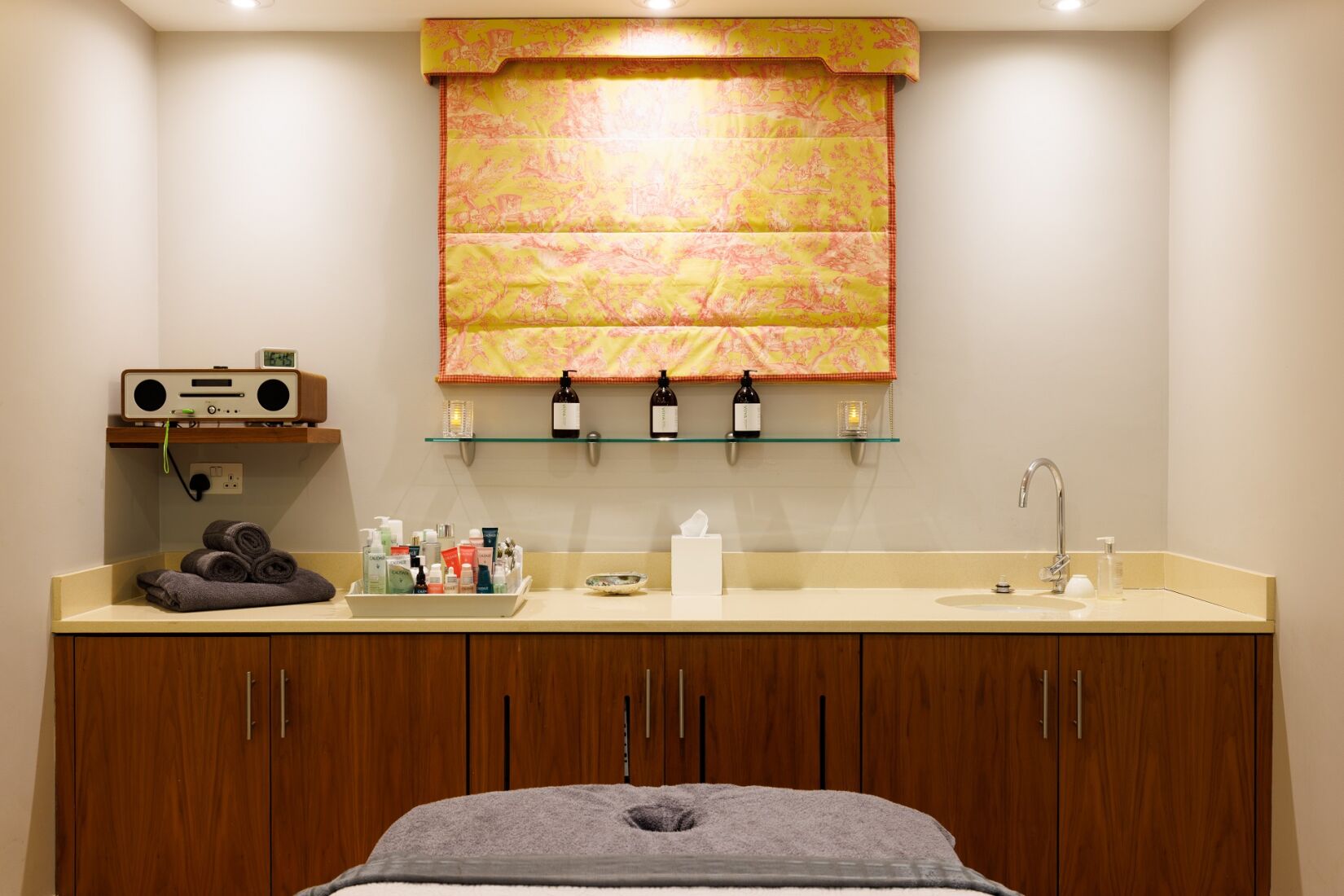 Spa - treatment room with background