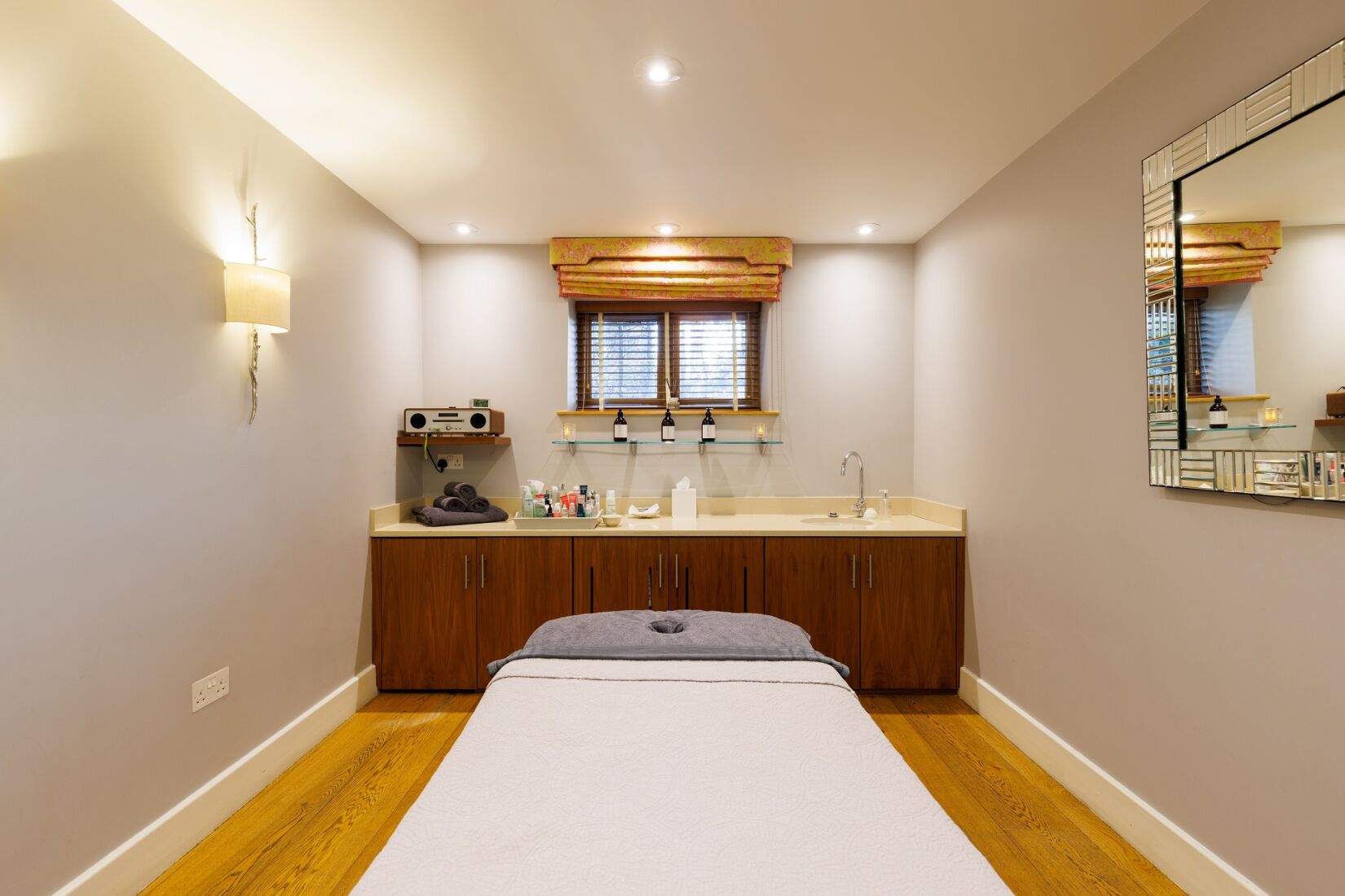 Spa - treatment room with bed